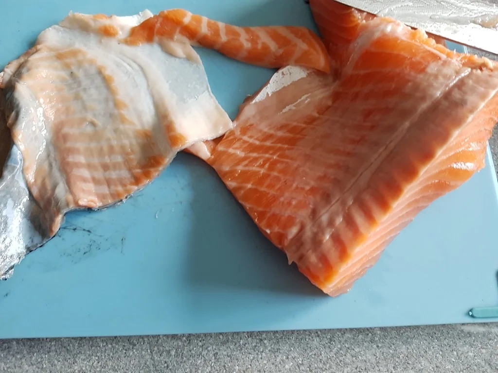 Lachs als Lachstatar mit Avocadoschaum à la Biggi - Rezept - Bild Nr. 728