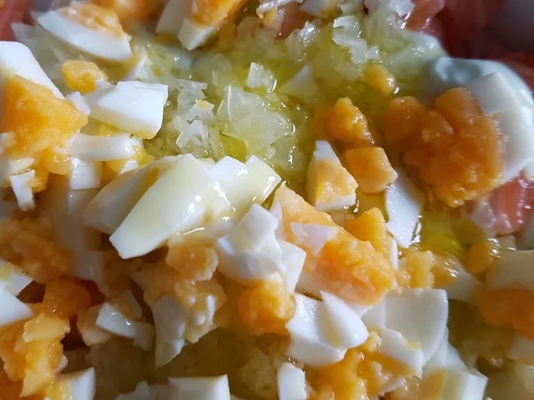 Lachs als Lachstatar mit Avocadoschaum à la Biggi - Rezept - Bild Nr. 733