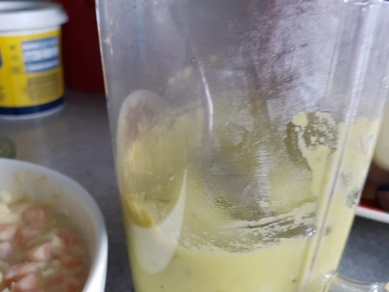 Lachs als Lachstatar mit Avocadoschaum à la Biggi - Rezept - Bild Nr. 737