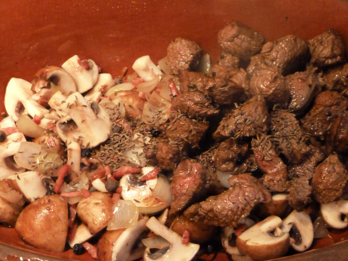 Rindergulasch aus dem Römertopf - Rezept - Bild Nr. 733