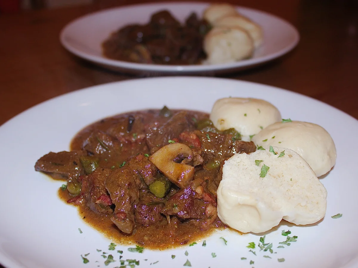 Rindergulasch aus dem Römertopf - Rezept - Bild Nr. 733