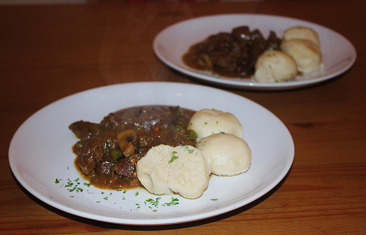 Rindergulasch aus dem Römertopf - Rezept - Bild Nr. 734