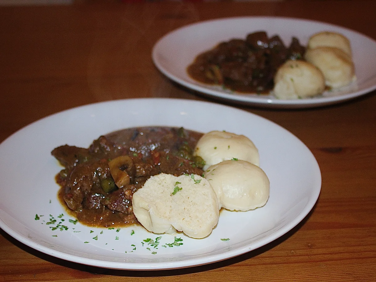 Rindergulasch aus dem Römertopf - Rezept - Bild Nr. 734