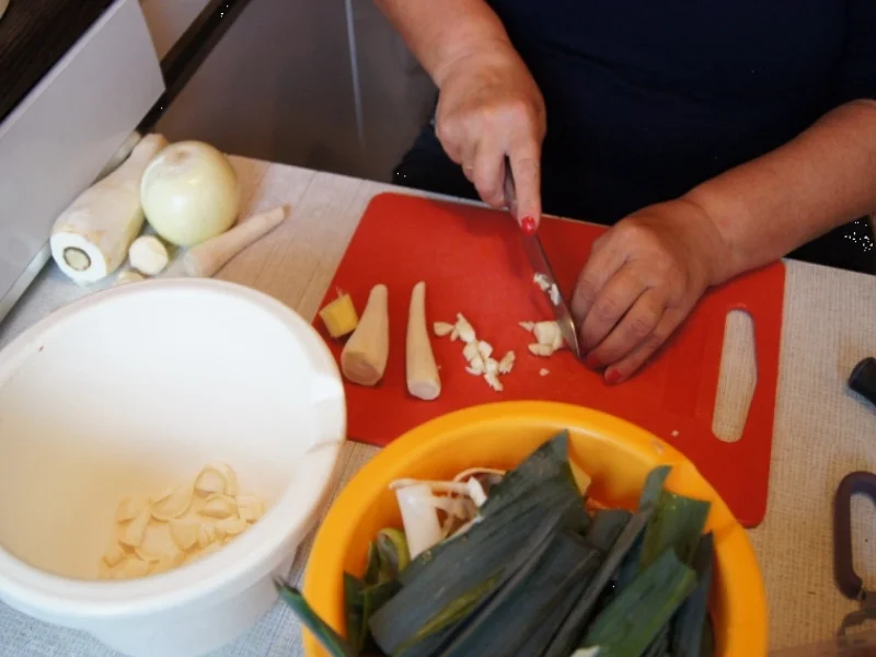 Hühnersuppe mit Gemüse und Koriander - Rezept - Bild Nr. 745