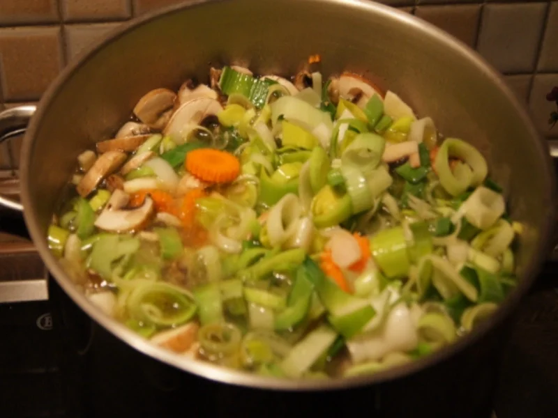 Hühnersuppe mit Gemüse und Koriander - Rezept - Bild Nr. 751