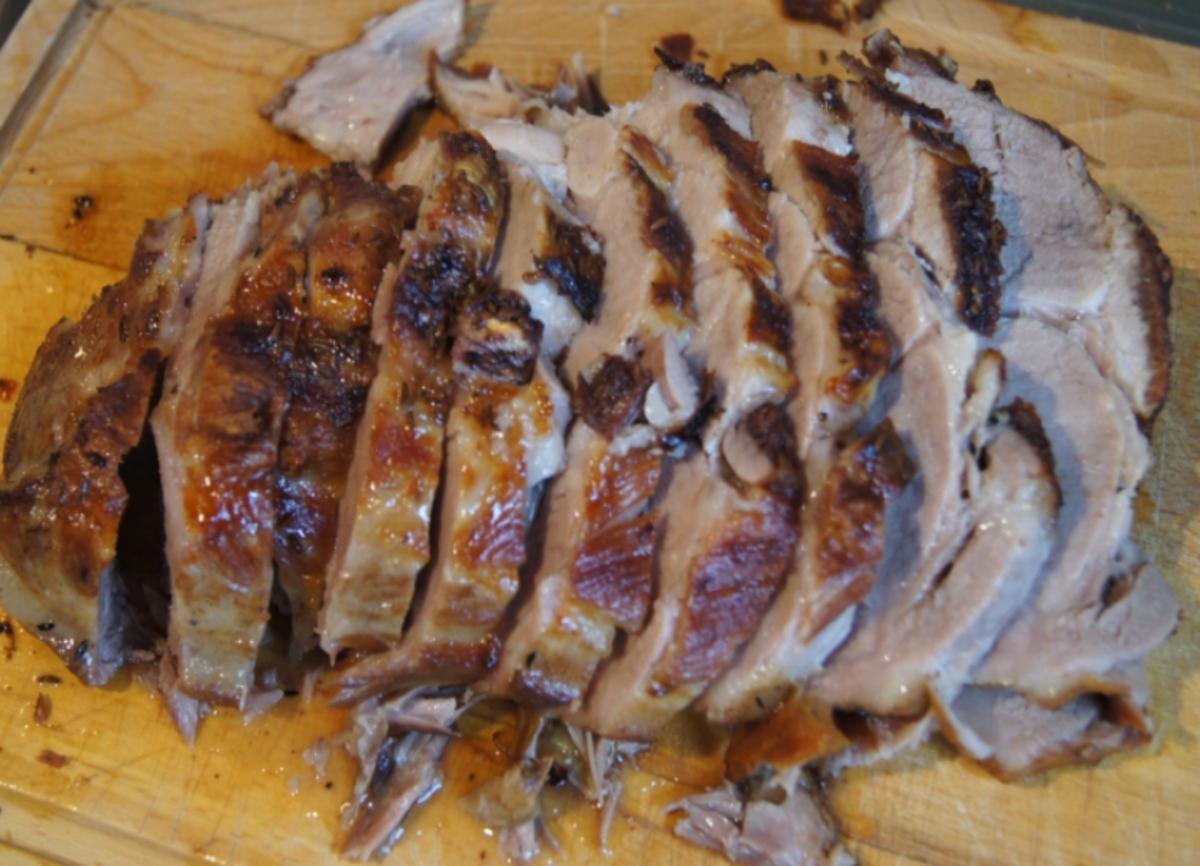 Bilder für Deftiger Schweinenackenbraten mit pikanter Sauce - Rezept