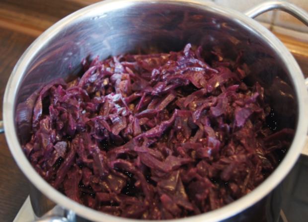 Deftiger Schweinenackenbraten mit pikanter Sauce - Rezept - kochbar.de
