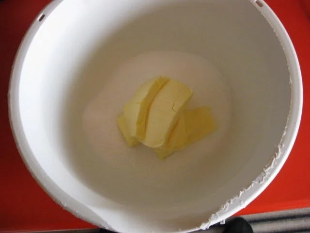 Rezept: Buttermilch Gugelhupf mit weißer Schokolade Bild Nr. 746 Buttermilch Gugelhupf mit weißer Schokolade - Rezept - Bild Nr. 746