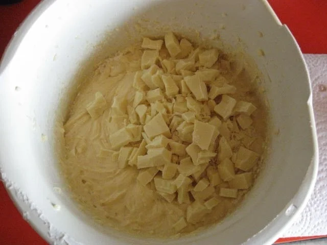 Rezept: Buttermilch Gugelhupf mit weißer Schokolade Bild Nr. 751 Buttermilch Gugelhupf mit weißer Schokolade - Rezept - Bild Nr. 751