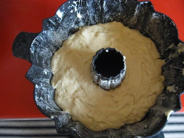 Rezept: Buttermilch Gugelhupf mit weißer Schokolade Bild Nr. 752 Buttermilch Gugelhupf mit weißer Schokolade - Rezept - Bild Nr. 752