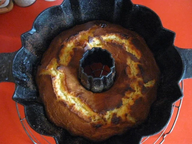 Rezept: Buttermilch Gugelhupf mit weißer Schokolade Bild Nr. 753 Buttermilch Gugelhupf mit weißer Schokolade - Rezept - Bild Nr. 753