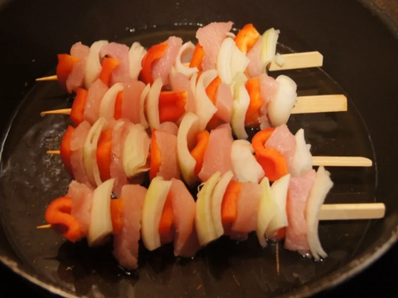 Schaschlik-Putenspieße mit Currysauce und Snaguette - Rezept - Bild Nr. 758