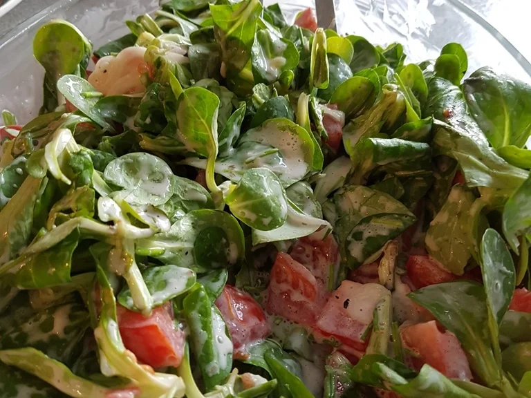 Rezept: Feldsalat in Begleitung einer Kalbsbratwurst Bild Nr. 5 Feldsalat in Begleitung einer Kalbsbratwurst - Rezept - Bild Nr. 5