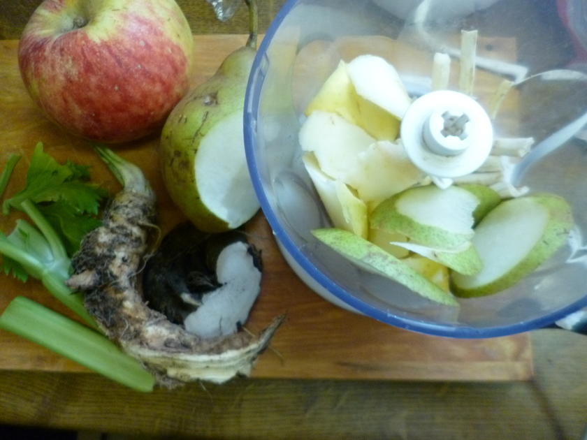 Gemischter Meerrettich mit Apfel, Birne, Sellerie, Schwarzem Rettich