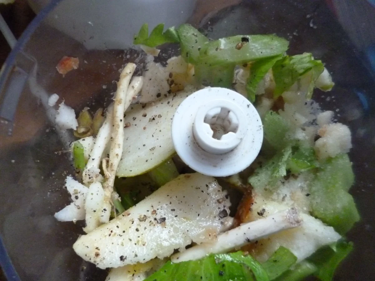 Gemischter Meerrettich mit Apfel, Birne, Sellerie, Schwarzem Rettich - Rezept - Bild Nr. 3