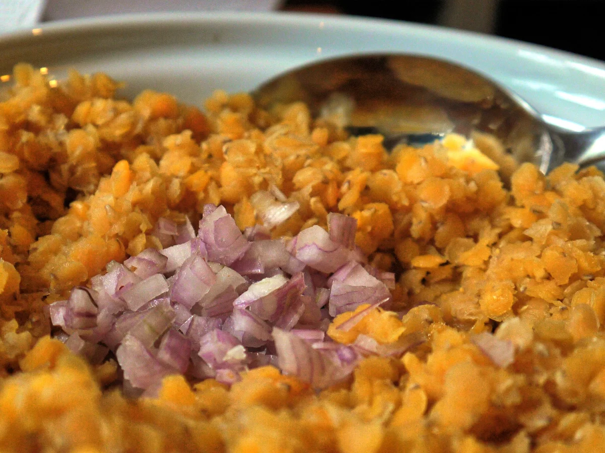 Linsensalat mit panierten Weißwurstscheiben - Rezept - Bild Nr. 822