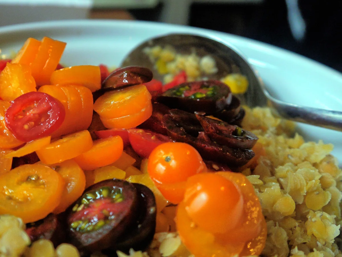 Linsensalat mit panierten Weißwurstscheiben - Rezept - Bild Nr. 824