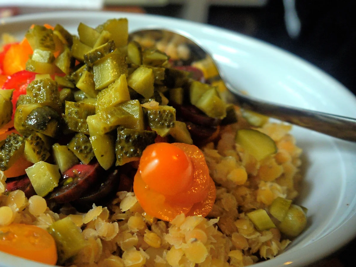 Linsensalat mit panierten Weißwurstscheiben - Rezept - Bild Nr. 825