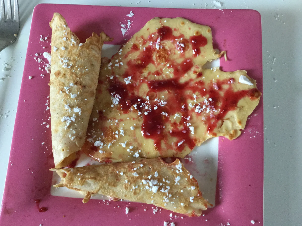 dünne Eierküchlein mit Himbeermarmelade - Rezept - Bild Nr. 789