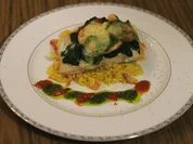 Überbackenes Kablejaufilet, Garnelen, Spinat mit Safranorzo und geräuchertem Lachs - Rezept