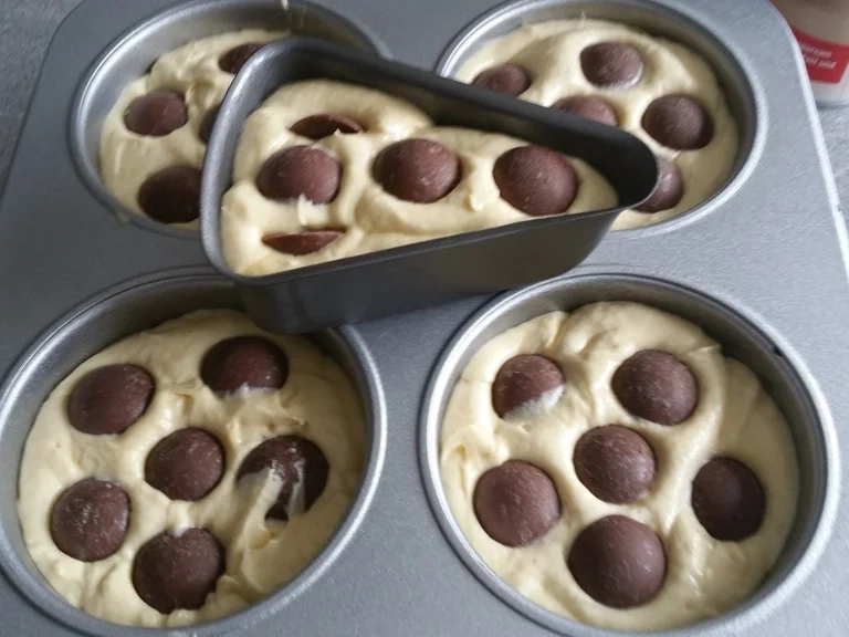 Eierlikör Rührteigtörtchen mit Schokoflecken - Rezept - Bild Nr. 824