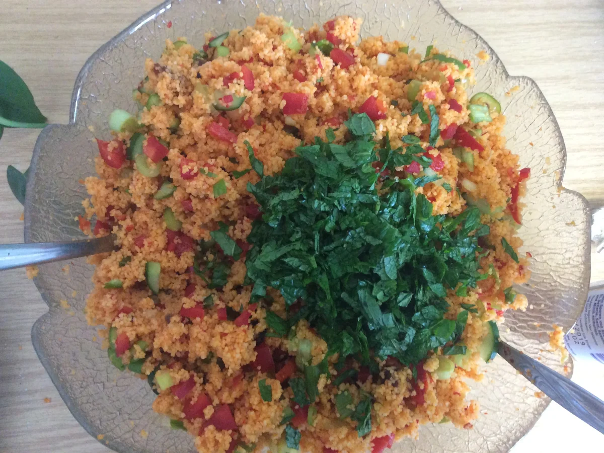 Couscous-Salat mit Granatapfel und Datteln - Rezept - Bild Nr. 835