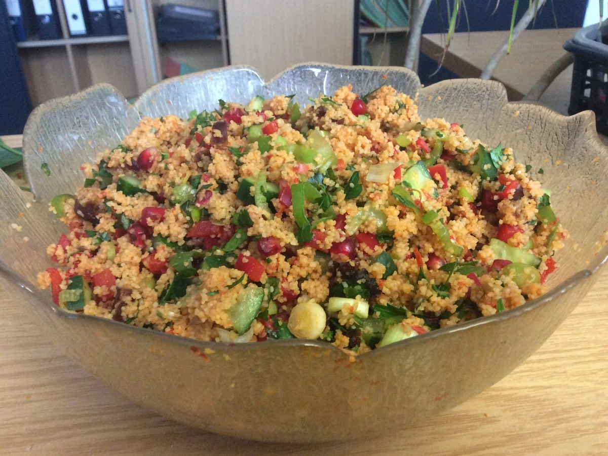 Couscous-Salat mit Granatapfel und Datteln - Rezept - Bild Nr. 837