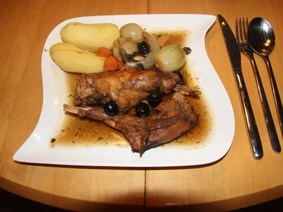 Kaninchen mit Weißwein-Balsamico und Oliven - Rezept - Bild Nr. 836