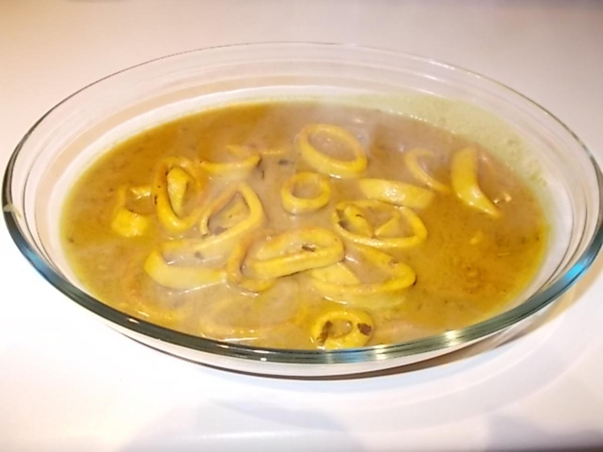 Curry aus gebratenem Tintenfisch (Dhallo badun) - Rezept