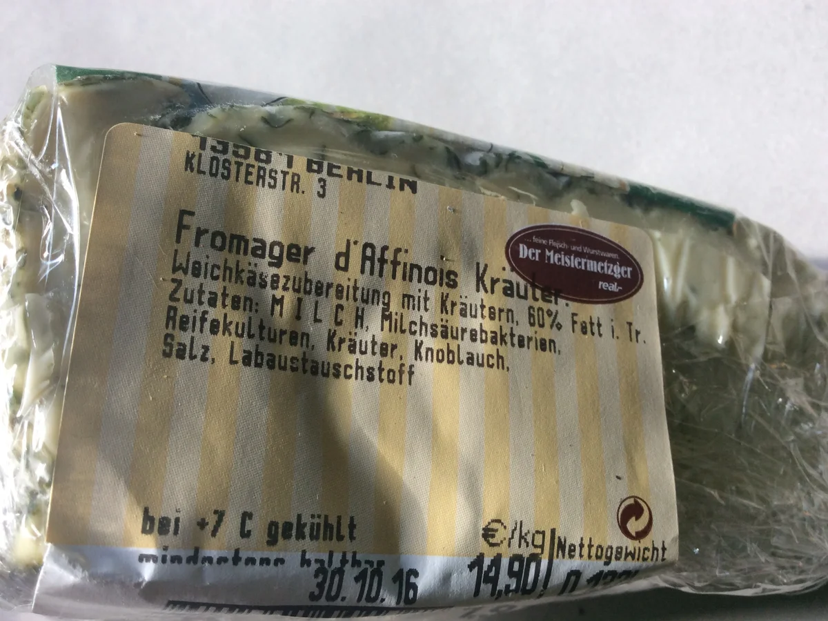 Gemischter Salat mit Granatapfel, Käse  und schwarzem Knoblauchdressing - Rezept - Bild Nr. 837