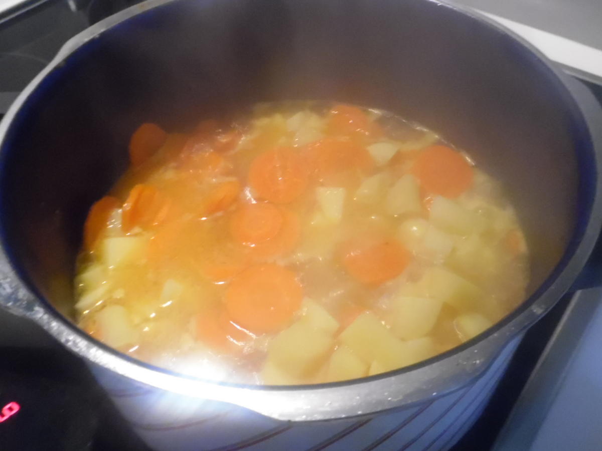 Möhren-Kartoffel-Topf mit Rippchen - Rezept - kochbar.de