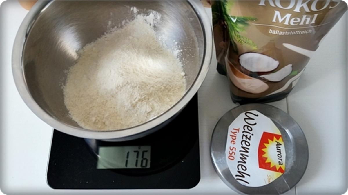 Kuchen mit Kokos-Mehl-Milch verfeinert  &  „Coca Cola Kaviar“ - Rezept - Bild Nr. 857