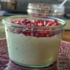 Kokos-Tonka-Mousse mit Granatapfel - Rezept