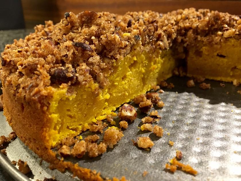 Kürbis Pie - Saftiger Kuchen mit Nuss-Streuseln ♥ - Rezept - kochbar.de