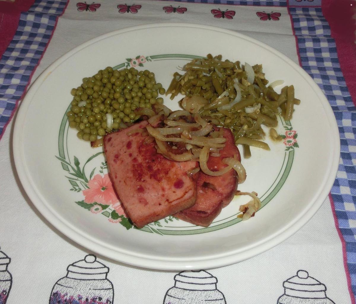 Gebratener Fleischkäse mit Salaten - Rezept - Bild Nr. 897