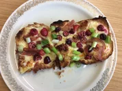 Überbackenes Weißbrot mit Camembert, Speck und Cranberries - Rezept - Bild Nr. 909