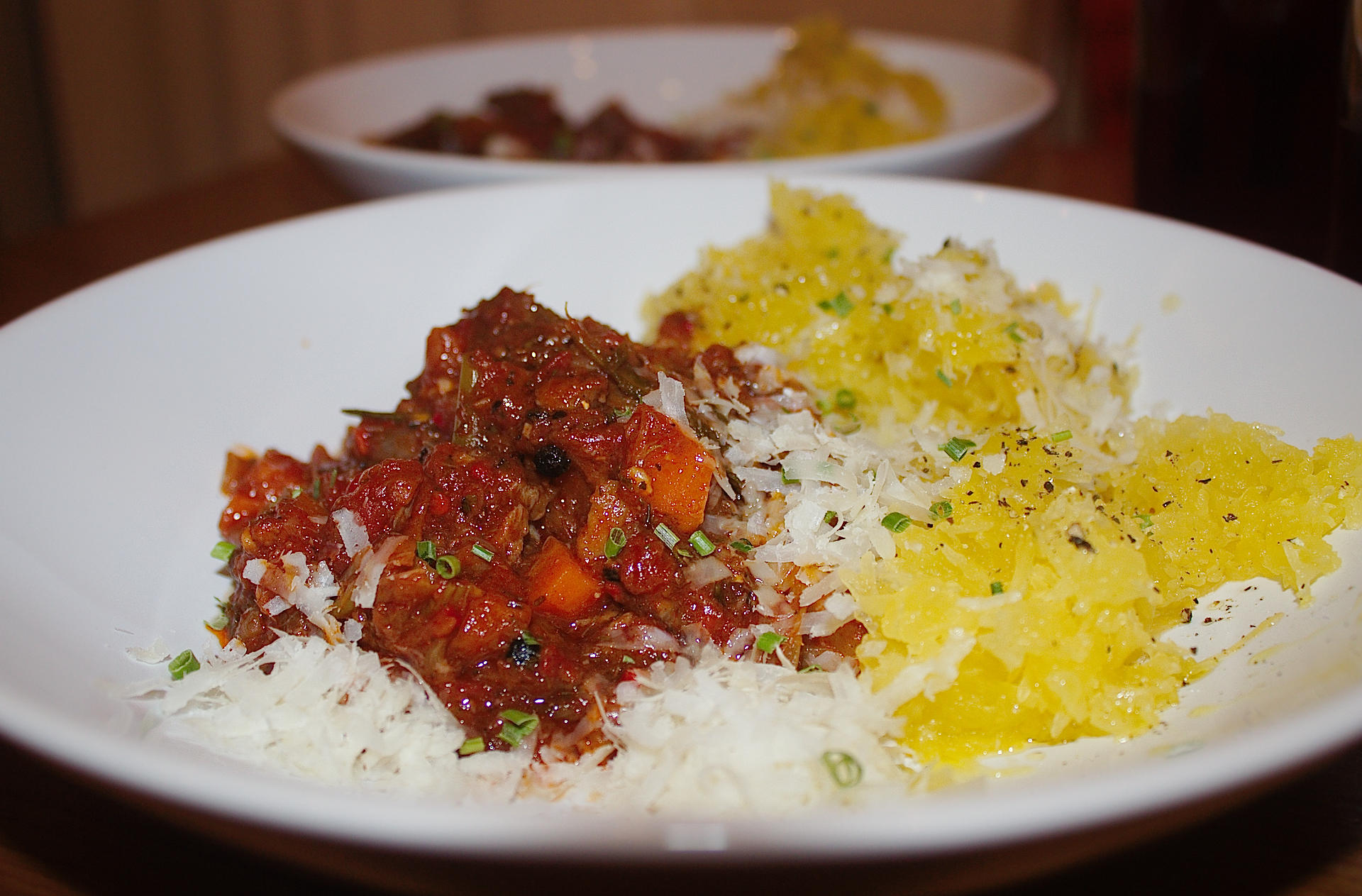 Bilder für Spaghettikürbis mit saftigem Rinderragout - Rezept