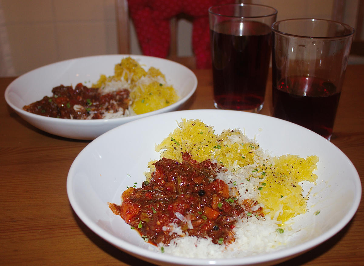 Spaghettikürbis mit saftigem Rinderragout - Rezept - Bild Nr. 910