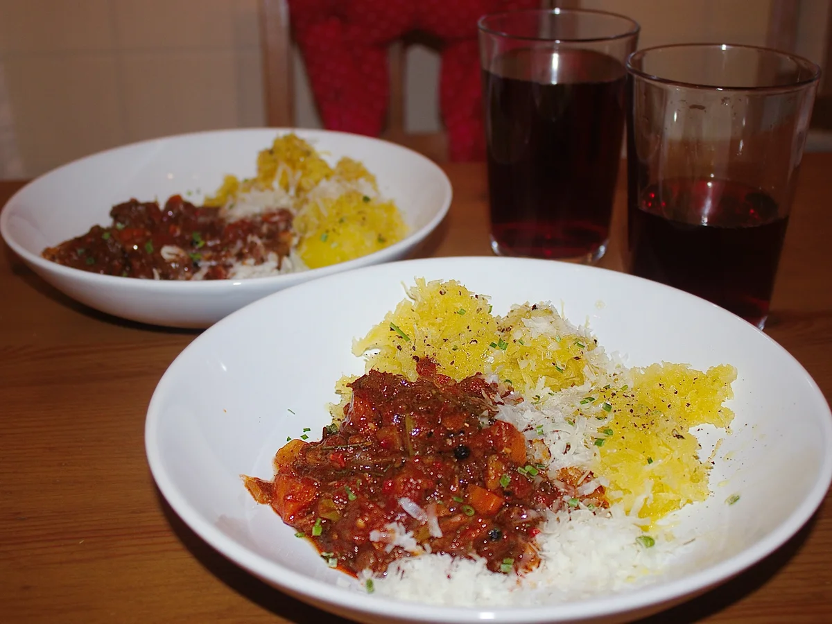 Spaghettikürbis mit saftigem Rinderragout - Rezept - Bild Nr. 910