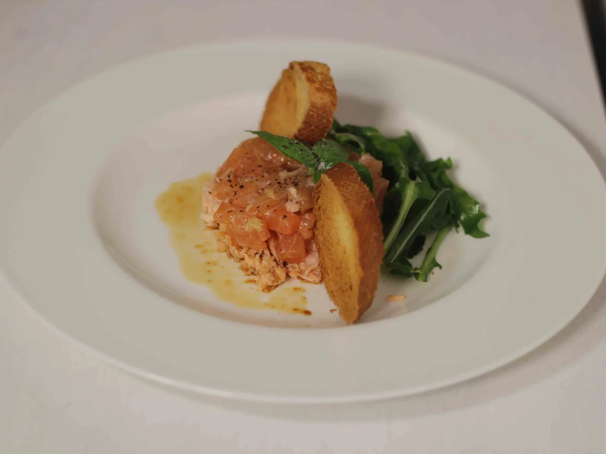 Asiatisches Räucherlachstatar - Rezept