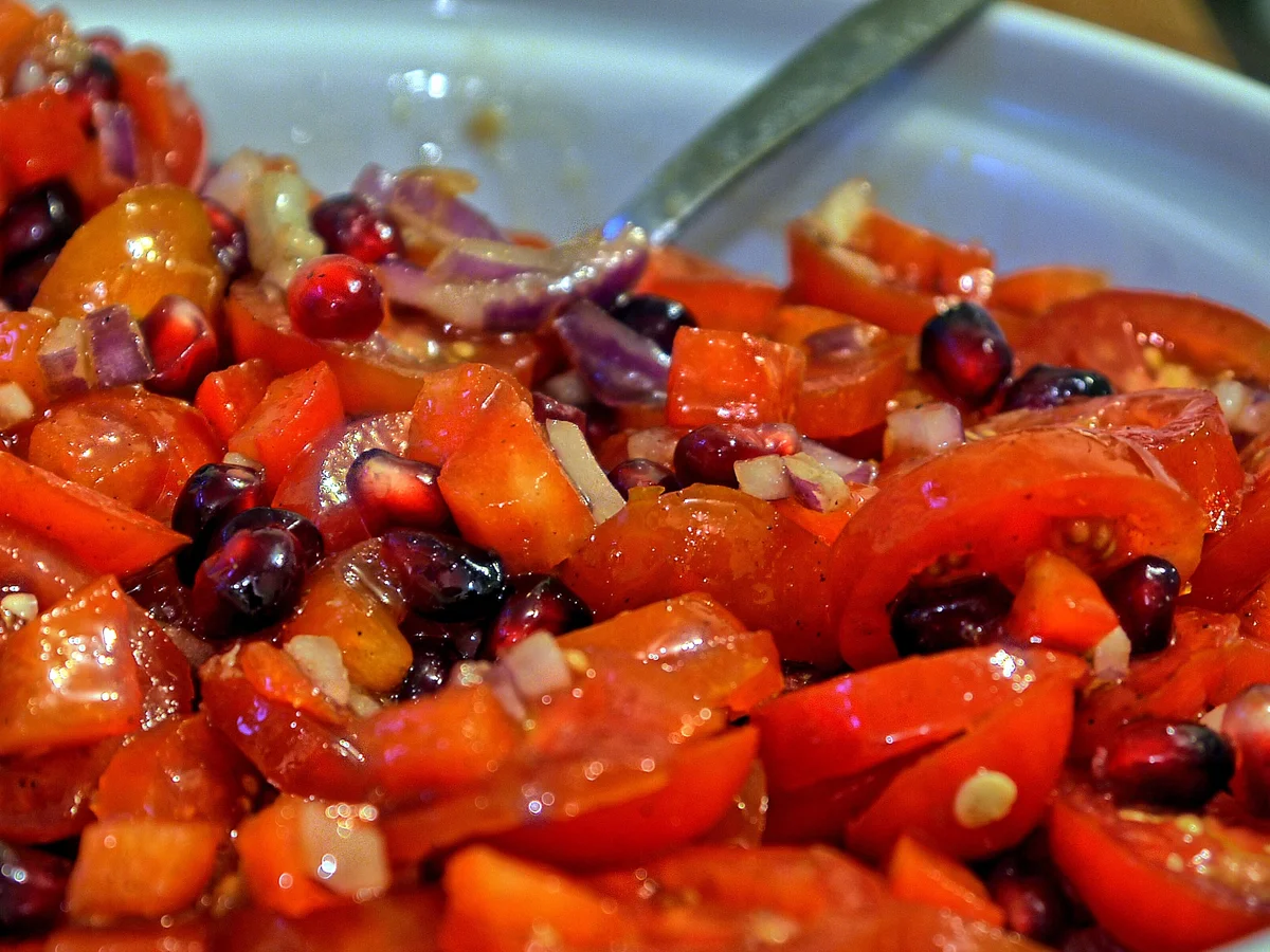 Tomaten-Granatapfel-Salat - Rezept