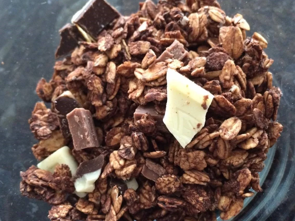 Kaffe-Knuspermüsli mit Schokoladestückchen - Rezept - Bild Nr. 910