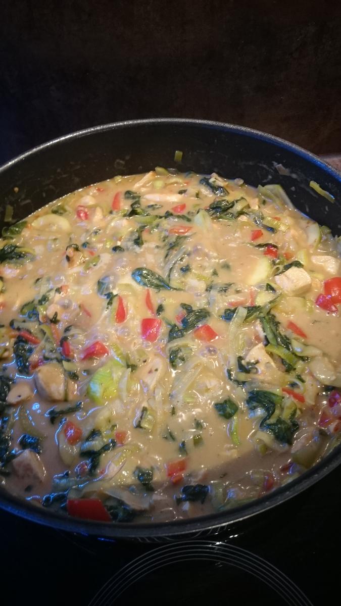 Curry-Hühnchen mit Gemüse und Blatt Spinat - Rezept - Bild Nr. 932
