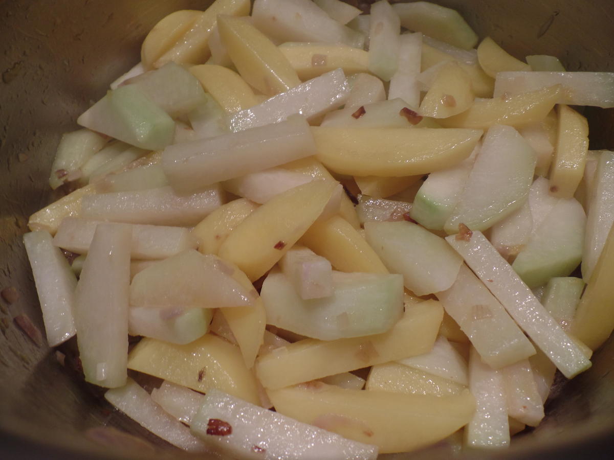 Kohlrabi-Kartoffel-Suppe mit Fleischklößchen - Rezept - Bild Nr. 922