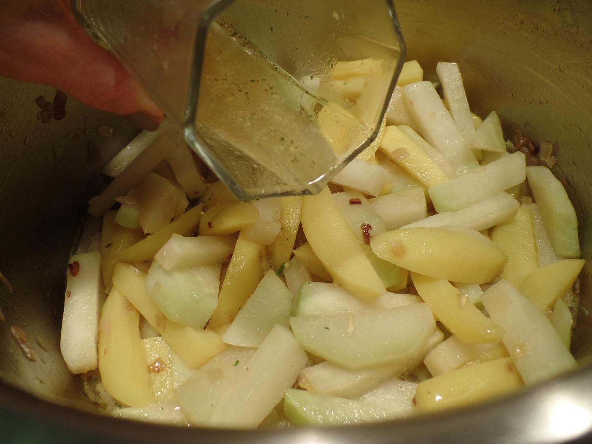 Kohlrabi-Kartoffel-Suppe mit Fleischklößchen - Rezept - Bild Nr. 923