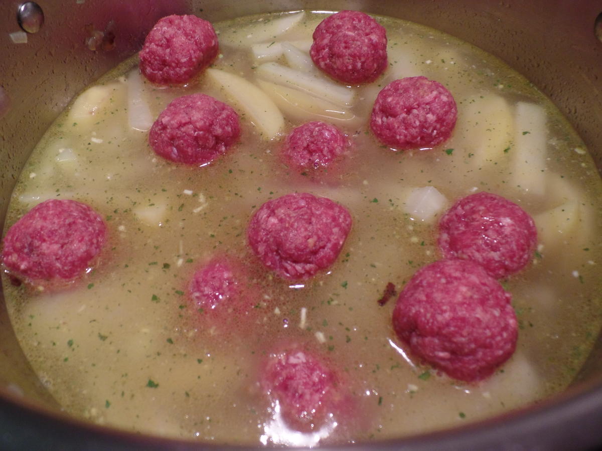 Kohlrabi-Kartoffel-Suppe mit Fleischklößchen - Rezept - Bild Nr. 926