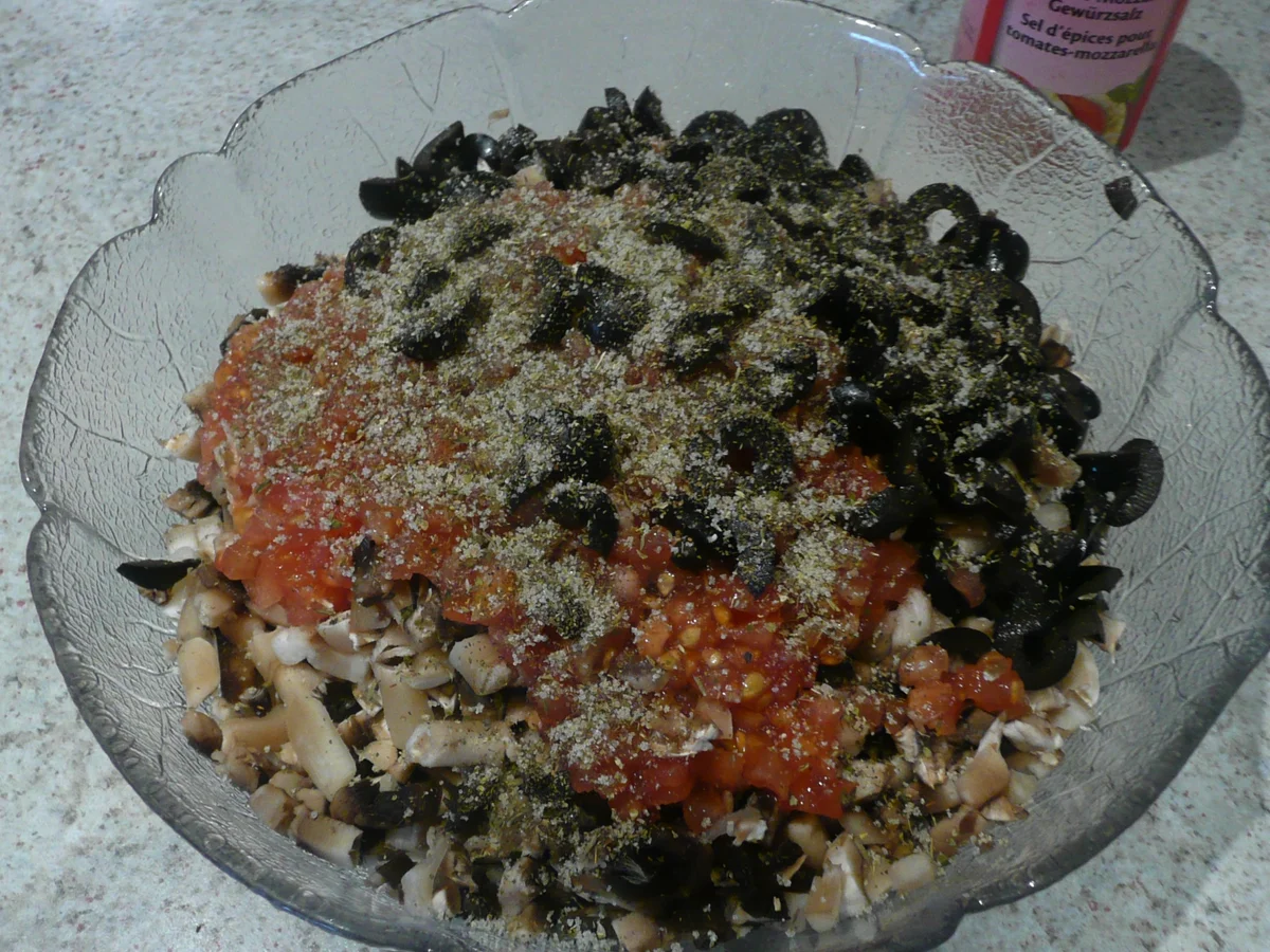 Tomaten mit saftigerThunfisch Champignonfüllung - Rezept - Bild Nr. 927