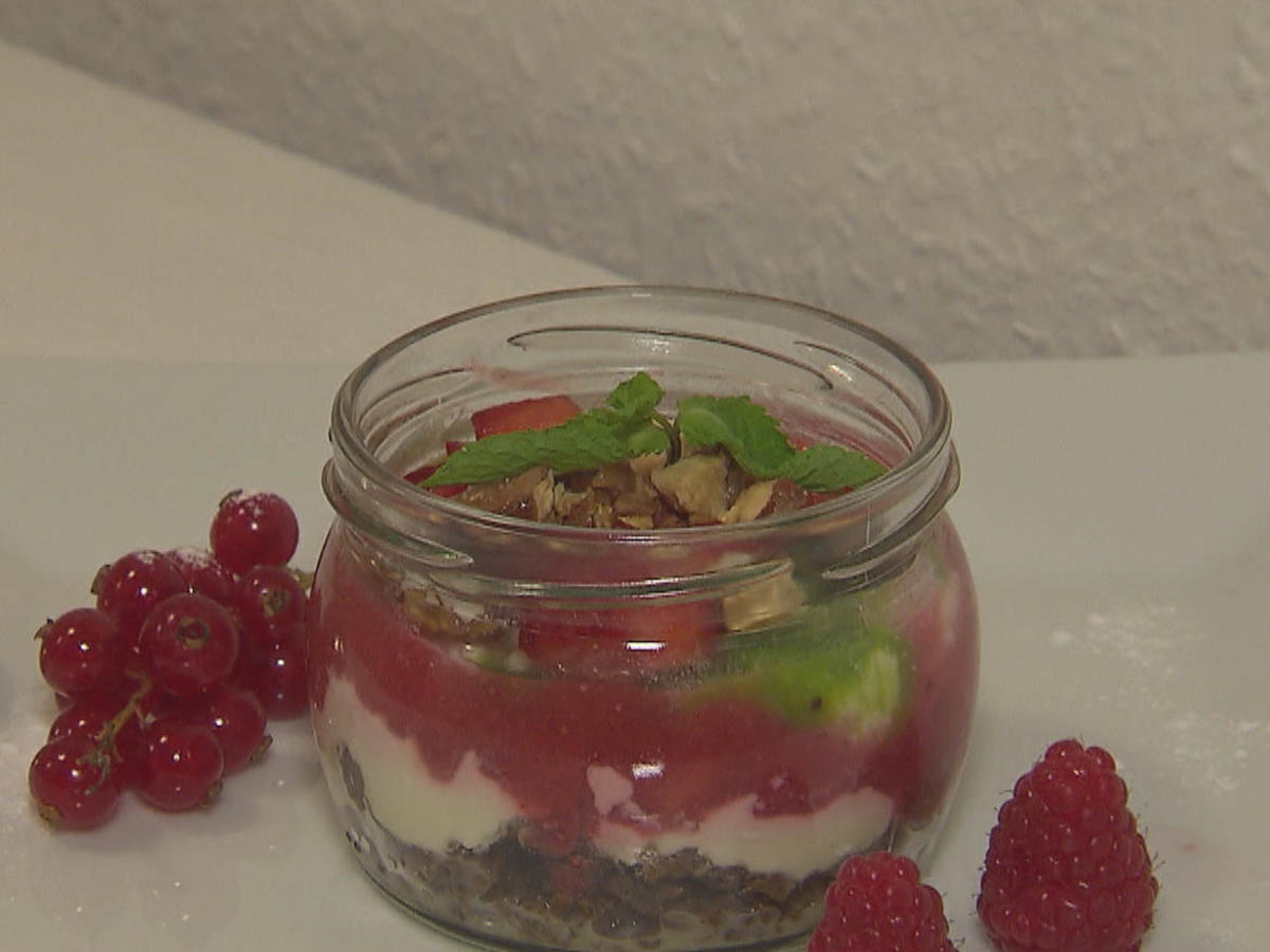 Bilder für Trifle von roten und grünen Beeren - Rezept