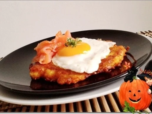 Rezept: Hokkaido-Kartoffel-Rösti mit Spiegelei und Wildlachs Bild Nr. 927 Hokkaido-Kartoffel-Rösti mit Spiegelei und Wildlachs - Rezept - Bild Nr. 927