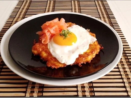 Rezept: Hokkaido-Kartoffel-Rösti mit Spiegelei und Wildlachs Bild Nr. 928 Hokkaido-Kartoffel-Rösti mit Spiegelei und Wildlachs - Rezept - Bild Nr. 928